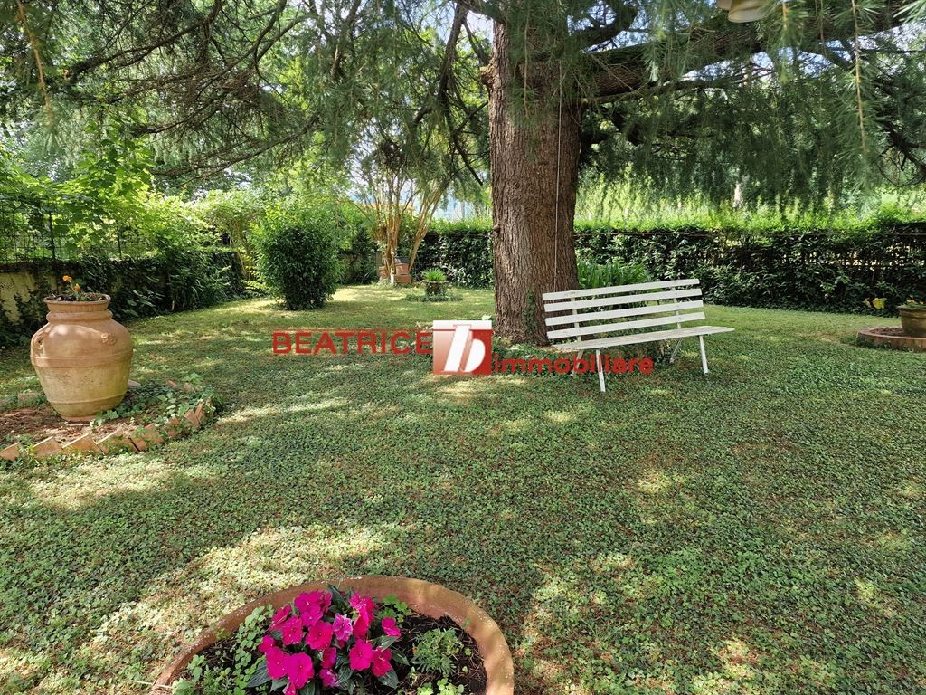 ADATTA ANCHE A DUE NUCLEI FAMILIARI, GIARDINO, GARAGE, DISPONIBILE DA SUBITO